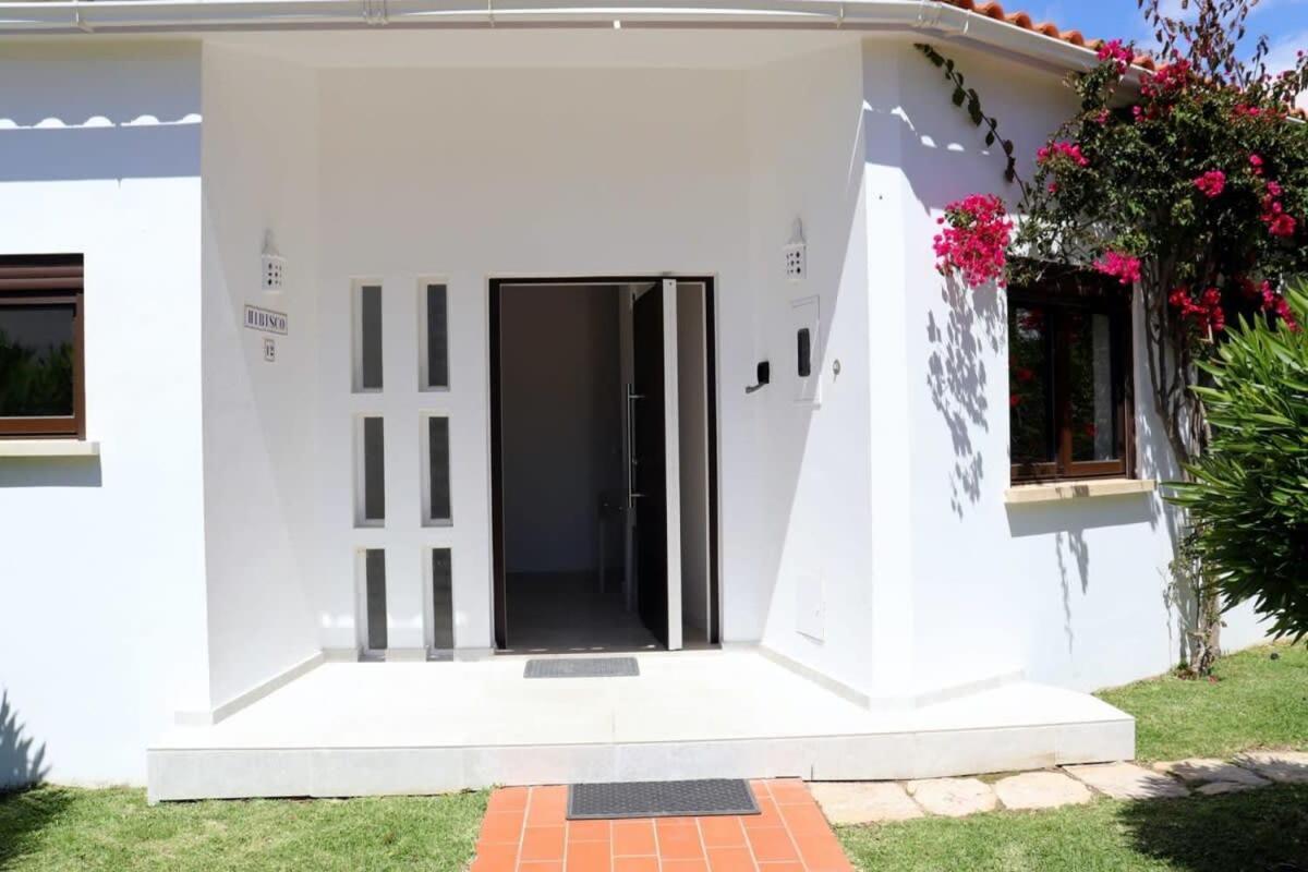 Villa Hibiscus, Great Location In Vilamoura, Lush Green Lawns And Garden Quarteira Zewnętrze zdjęcie